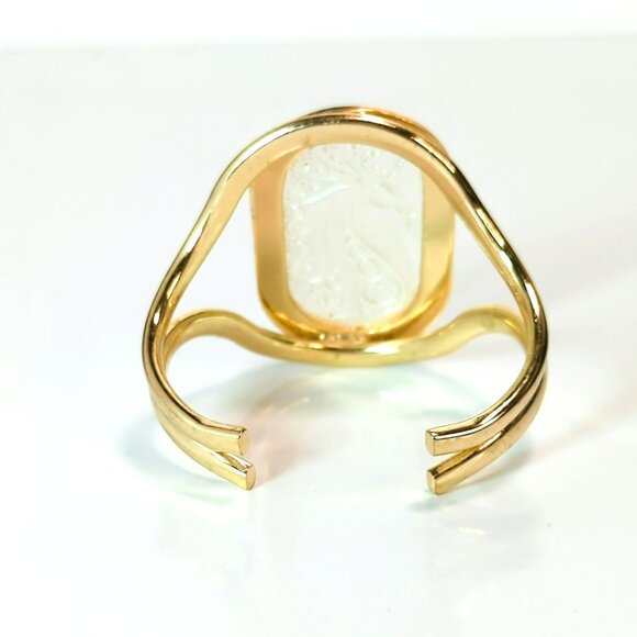 Vintage Whiting & Davis Unicorn Cuff Bracelet Gold Tone Intaglio Etched Jewelry - Picture 4 of 6